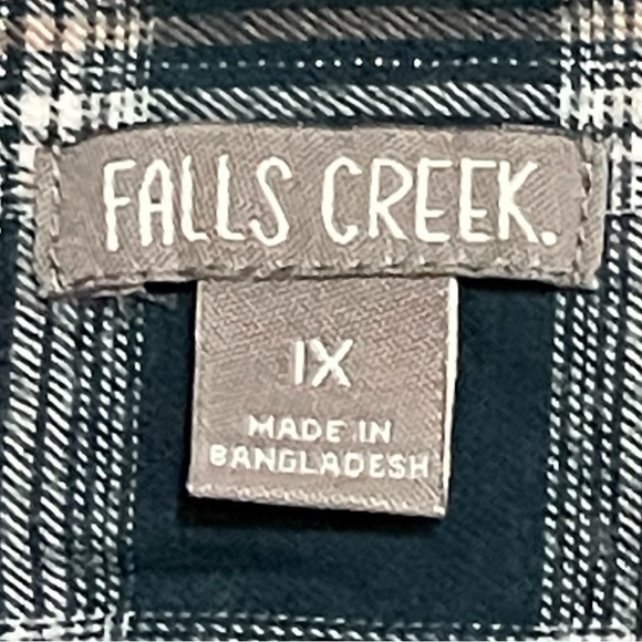 3 Womens or teen girls flannel shirts - Picture 5 of 10